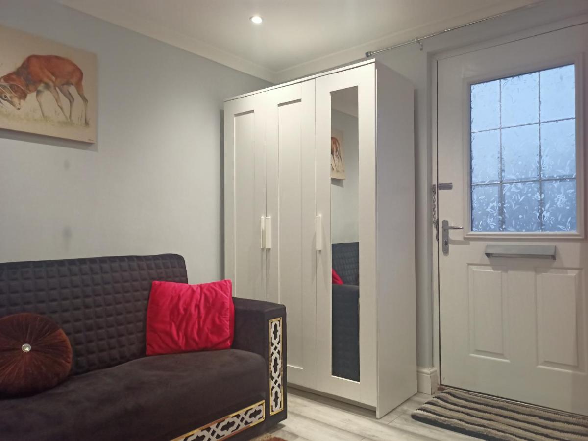 Homey Studio In Newport Perfect For Couples & Travelers エクステリア 写真