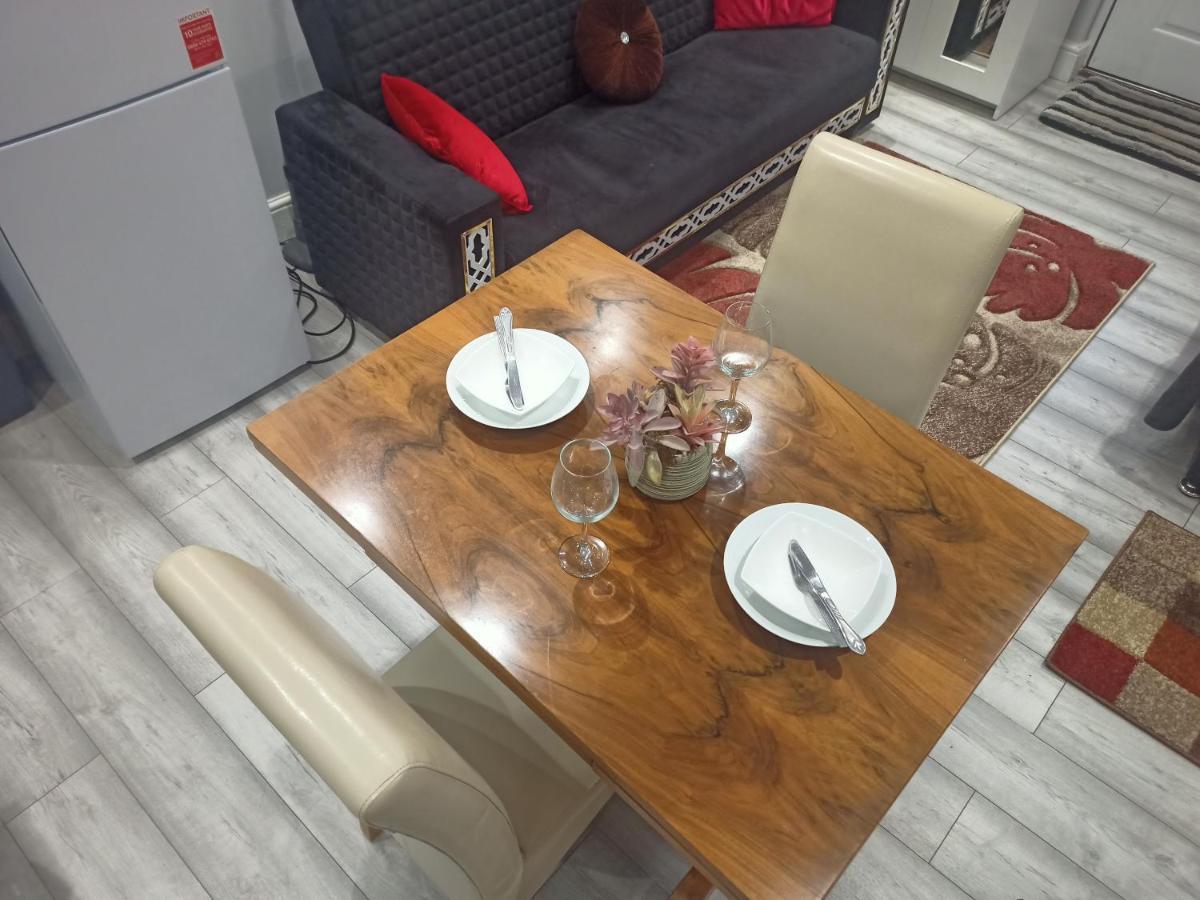 Homey Studio In Newport Perfect For Couples & Travelers エクステリア 写真