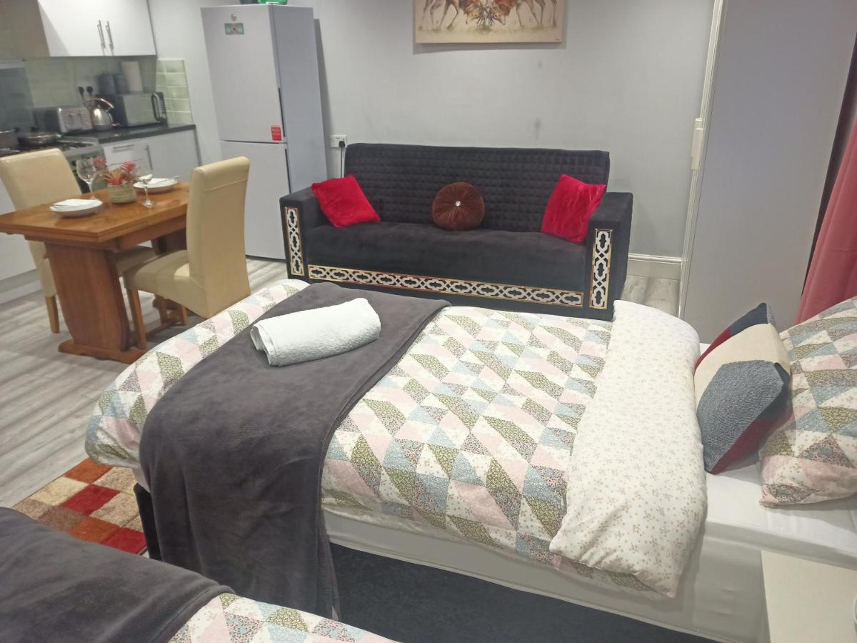 Homey Studio In Newport Perfect For Couples & Travelers エクステリア 写真
