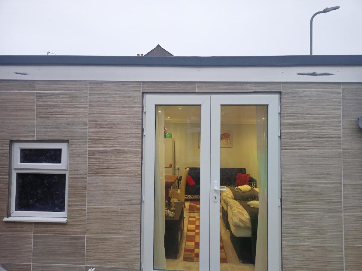Homey Studio In Newport Perfect For Couples & Travelers エクステリア 写真