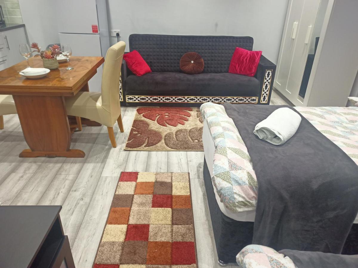 Homey Studio In Newport Perfect For Couples & Travelers エクステリア 写真