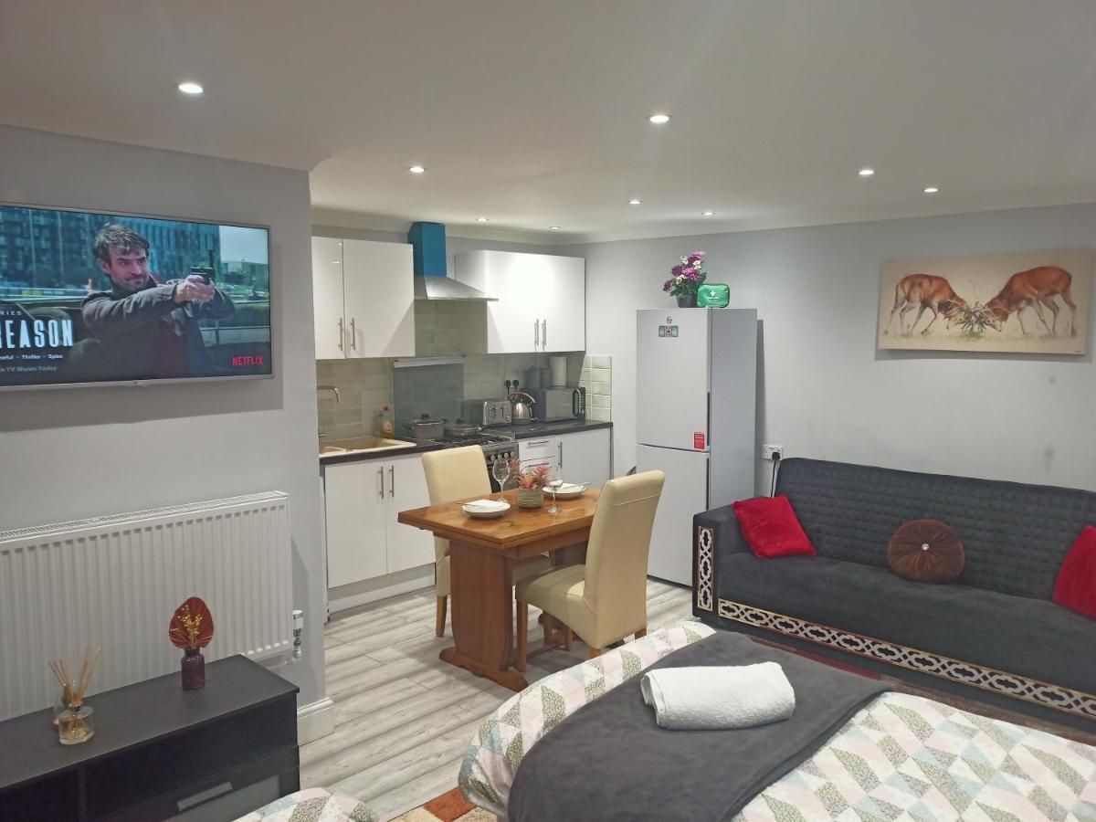 Homey Studio In Newport Perfect For Couples & Travelers エクステリア 写真